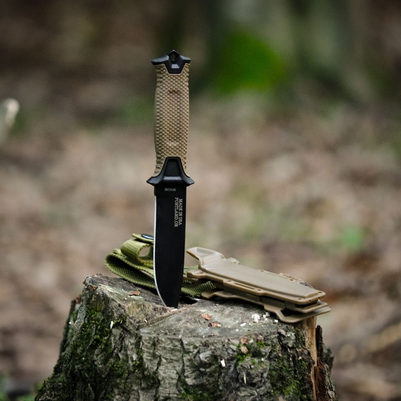 Hunting field dressing knife and kit for game processing