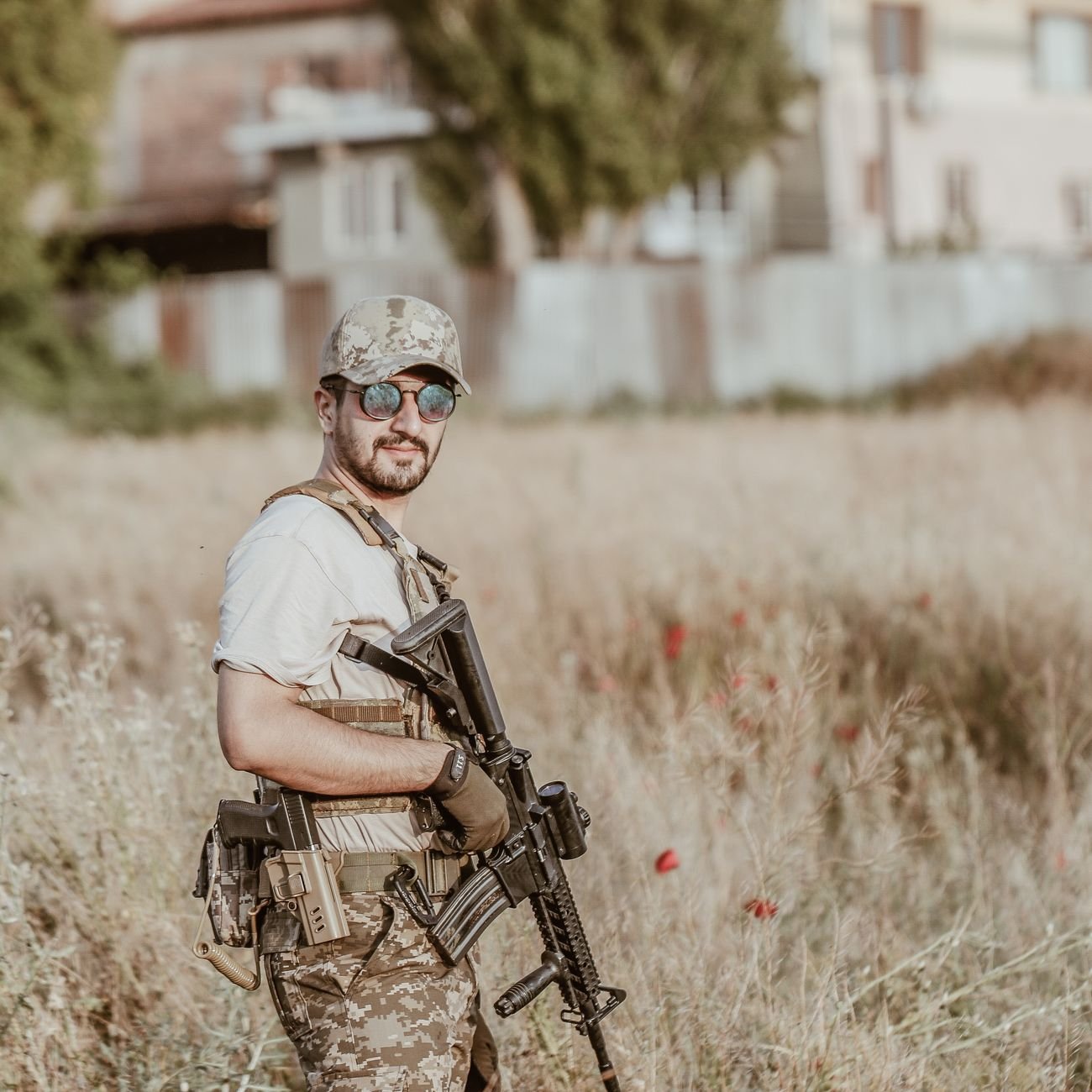 Insulated camouflage hunting vest for cold weather field use