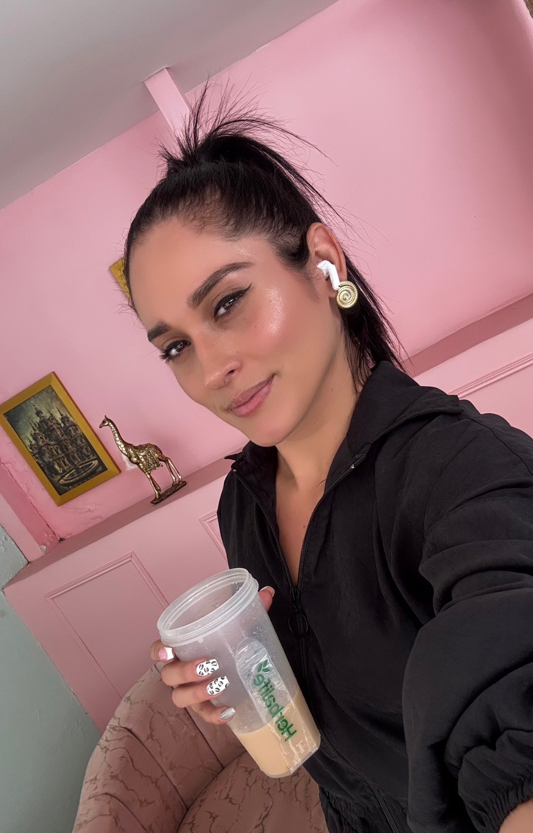 Jennifer Cardona, fundadora de Dolce Placer Sin Culpa, coach de psiconutrición con 18+ años de experiencia